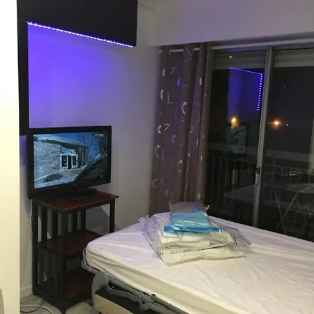 Apartment Le Floreal Vue Montagne A 5 Min A Pied De La Mer Menton