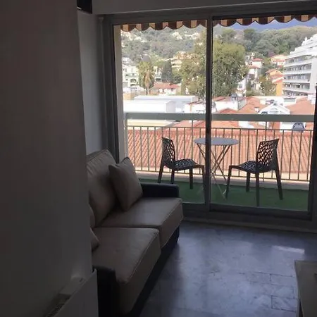 Le Floreal Vue Montagne A 5 Min A Pied De La Mer Apartment Menton
