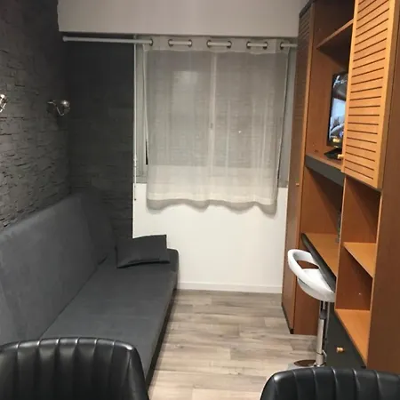 Le Floreal Vue Montagne A 5 Min A Pied De La Mer Apartment Menton